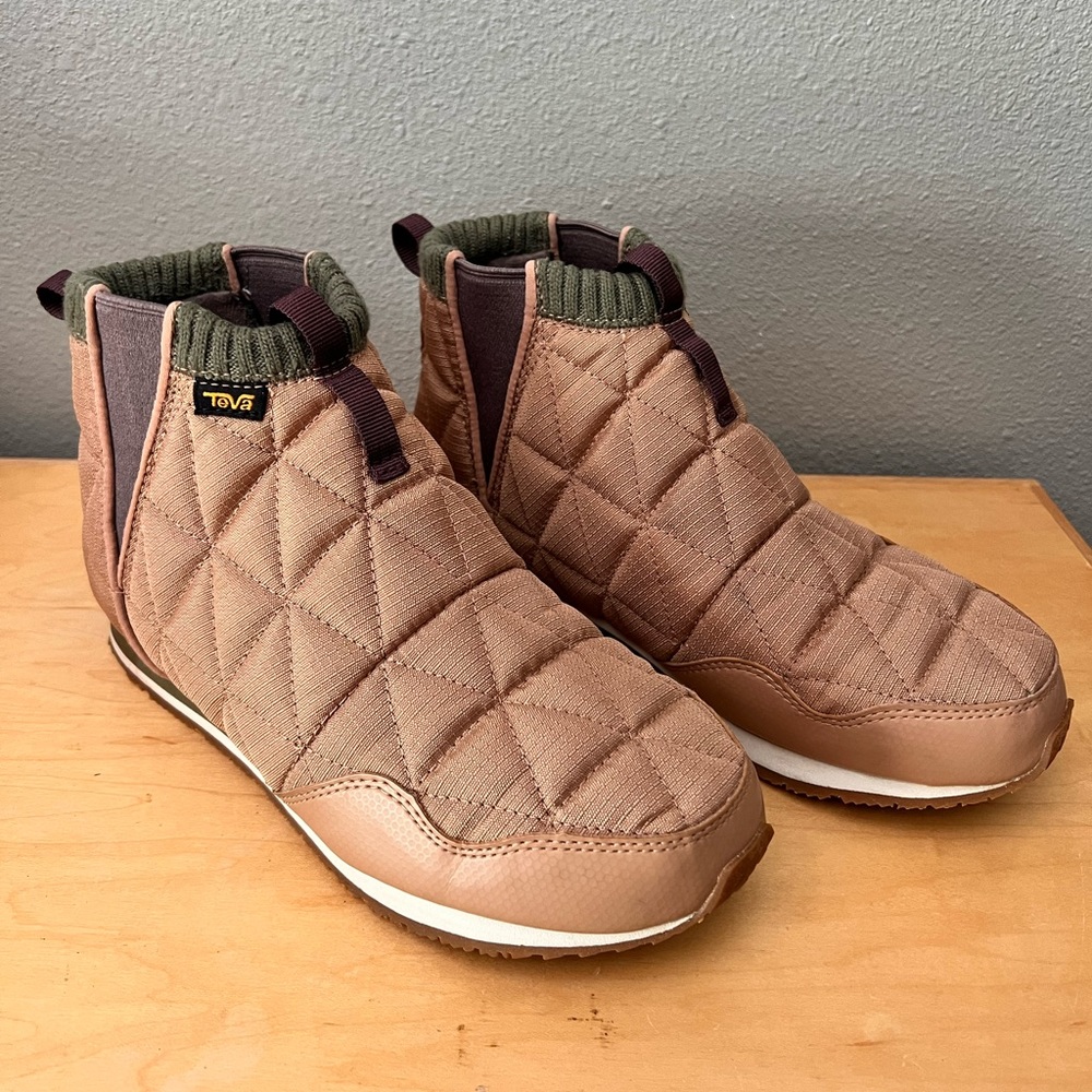 TEVA ReEMBER MID - Women’s 8 Like New